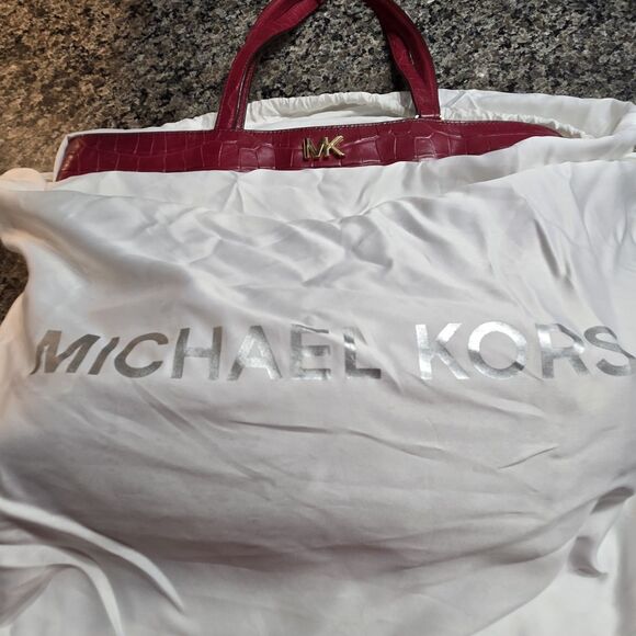 MICHAEL KORS MOTT MEDIUM SMOOTH LEATHER TOTE In Mulberry - Picture 3 of 13